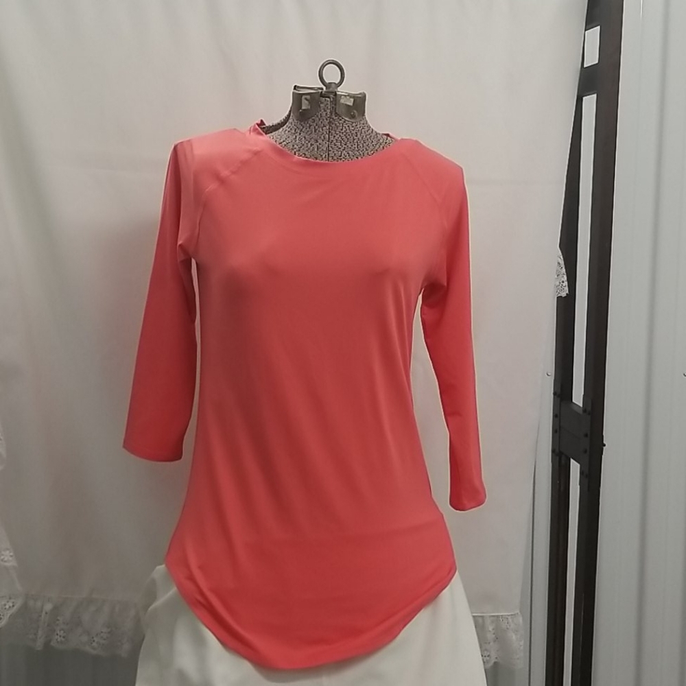 Coral quarter sleeve back cutout top
